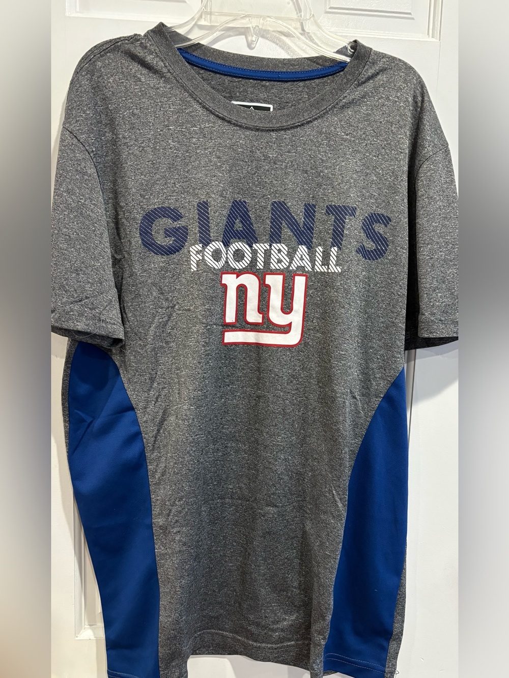 Men’s NFL Giants Football T‑Shirt. Size M